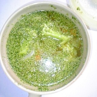 緑鮮やか☆ブロッコリーのコンソメスープ